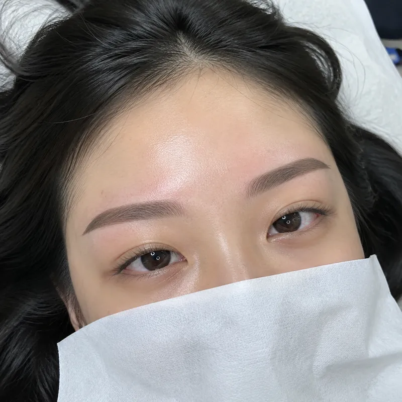 부산 중구 파우더눈썹 시술 예시 이미지