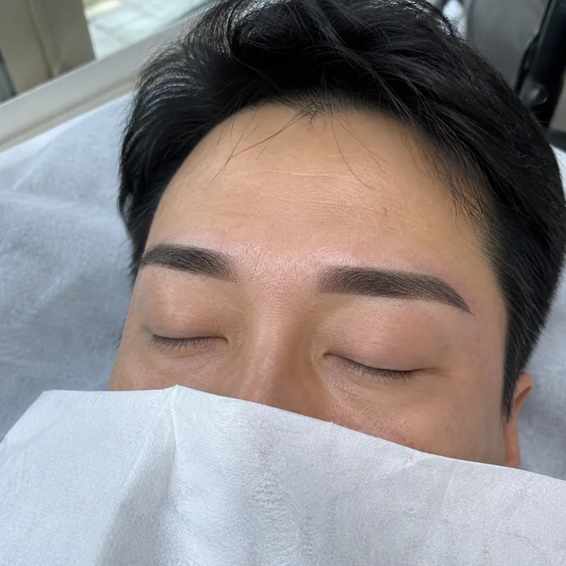 정하동 남자눈썹 시술 예시 이미지