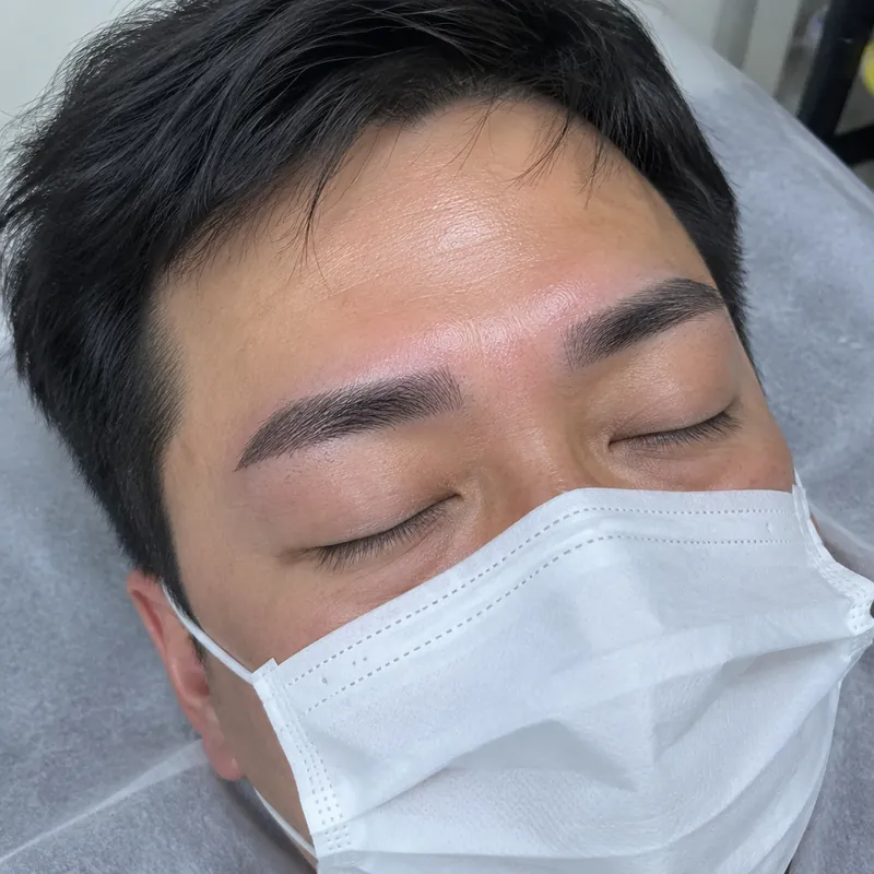 오사동 남자눈썹 시술 예시 이미지