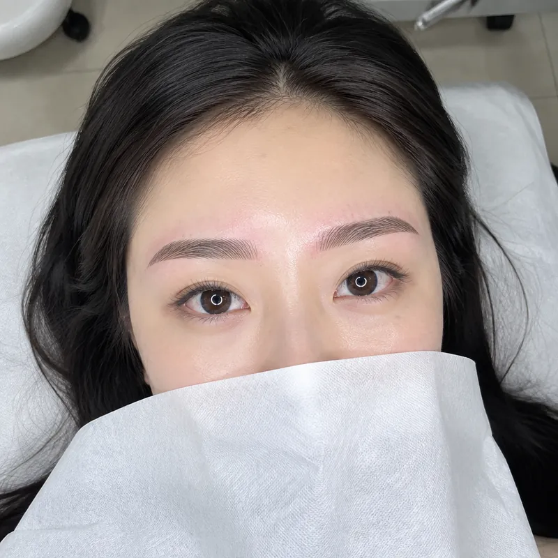 영화동 엠보눈썹 시술 예시 이미지